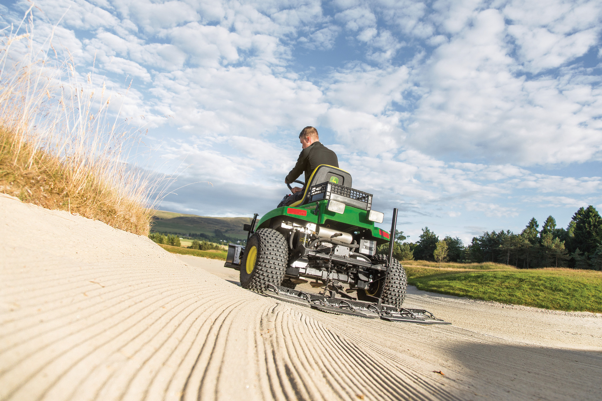 Αγρός, 1220 TruFinish™, τσουγκράνα γηπέδου γκολφ, Για σοβαρή ροπή και έλξη, επιλέξτε το 1220 TruFinish™ με την υδροστατική κίνηση 3 τροχών και τα ελαστικά υψηλής επίπλευσης.