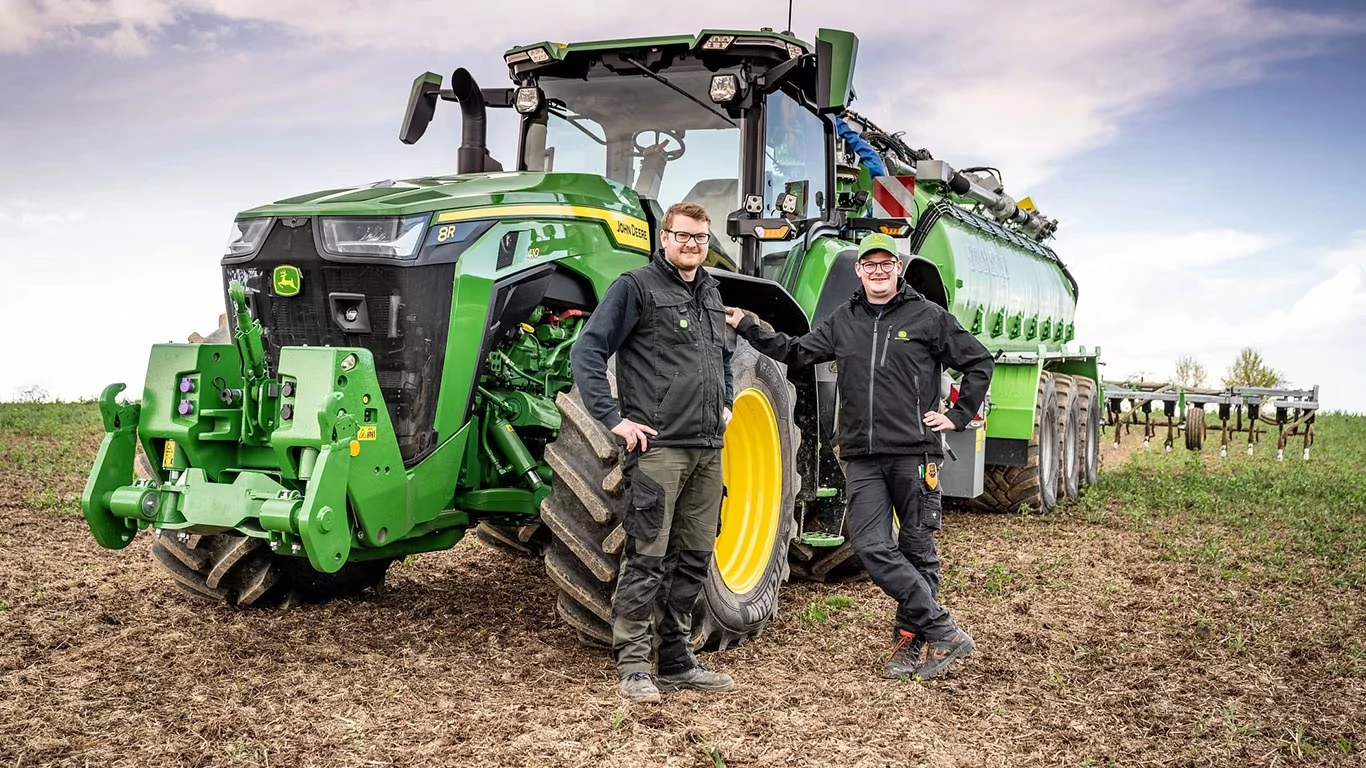 Αγρός, Γεωργία ακριβείας, Αυτοματισμός τρακτέρ/παρελκόμενου, Κατά τη χρήση του Manure Sensing, το σύστημα θα ελέγχει την ταχύτητα εμπροσθοπορείας του τρακτέρ για να εφαρμόζει πάντα την προκαθορισμένη ποσότητα θρεπτικών ουσιών σε σταθερή απόδοση αντλίας λιπάσματος.