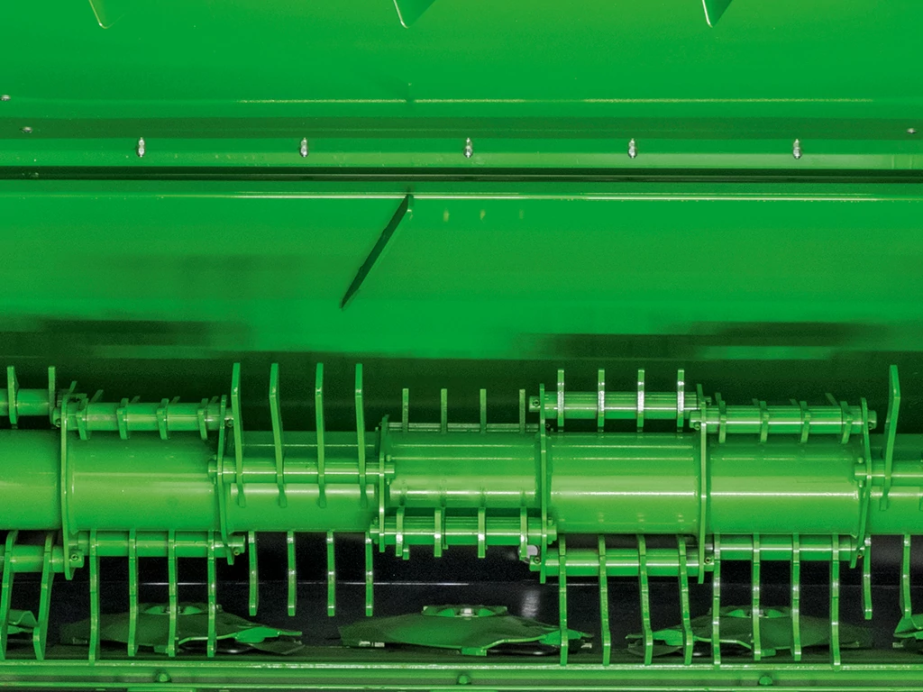 Κοντινό πλάνο πτερωτής σε χορτοκοπτικό-συνθλιπτικό πίσω στερέωσης