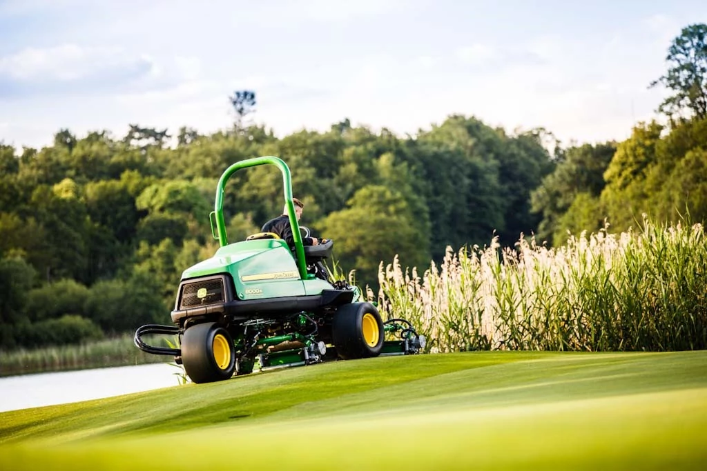 Υβριδικό χλοοκοπτικό γυπέδων γκολφ 8000A E-Cut