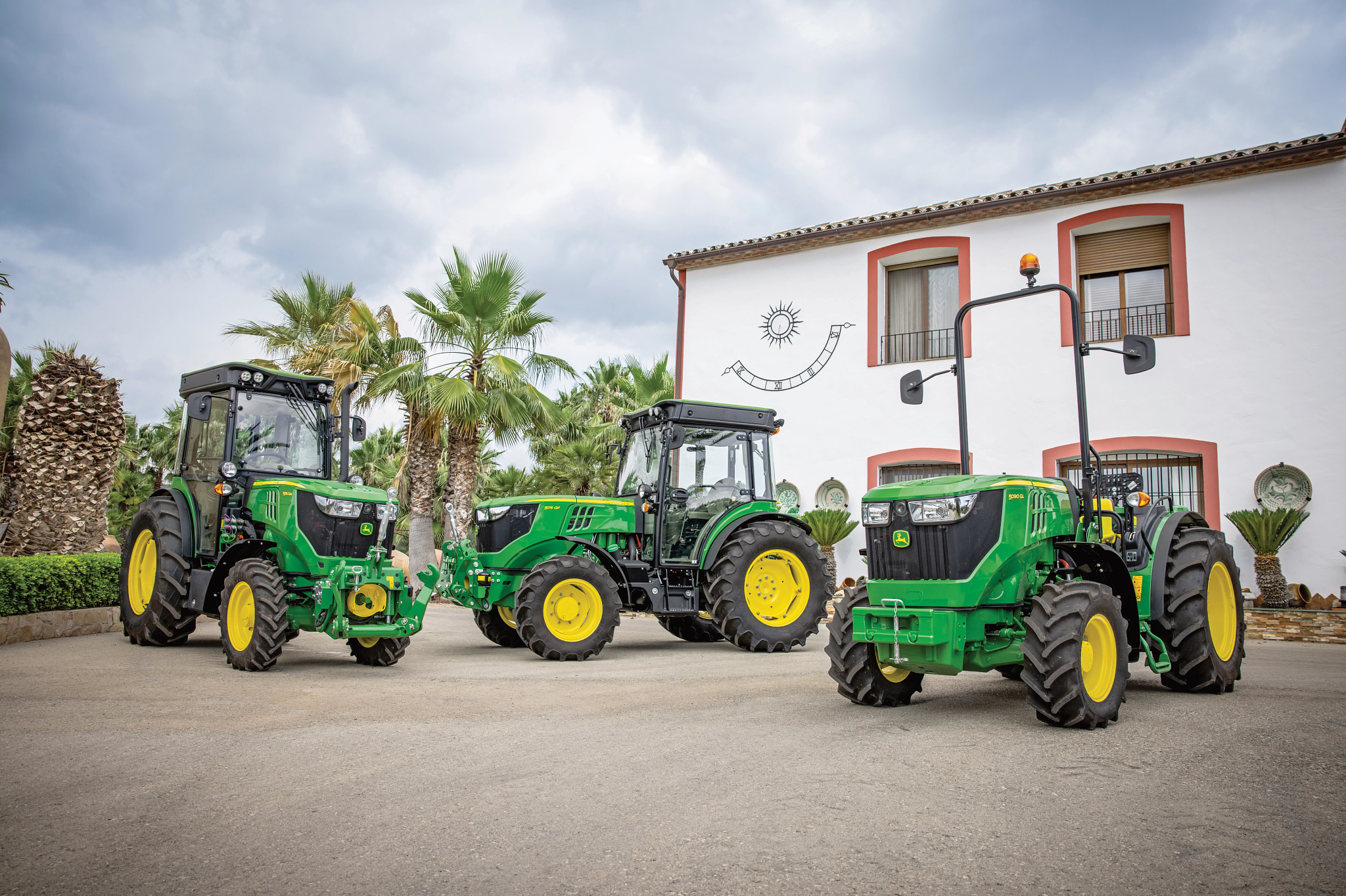 Αγρός, Τρακτέρ σειράς 5G, Προσαρμοσμένο στις ανάγκες σας, Εάν ψάχνετε για ένα ελαφρύ τρακτέρ με κοντό μεταξόνιο που ταιριάζει ιδανικά σε ειδικές εφαρμογές σε αμπελώνες και οπωρώνες θα πρέπει σίγουρα να δείτε το 5G.