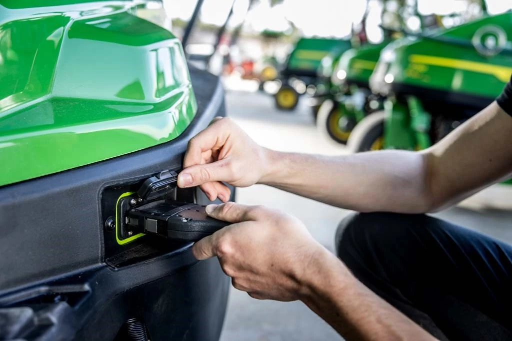 Ηλεκτρικό τριπλό βύσμα τροφοδοσίας χορτοκοπτικού E-Cut