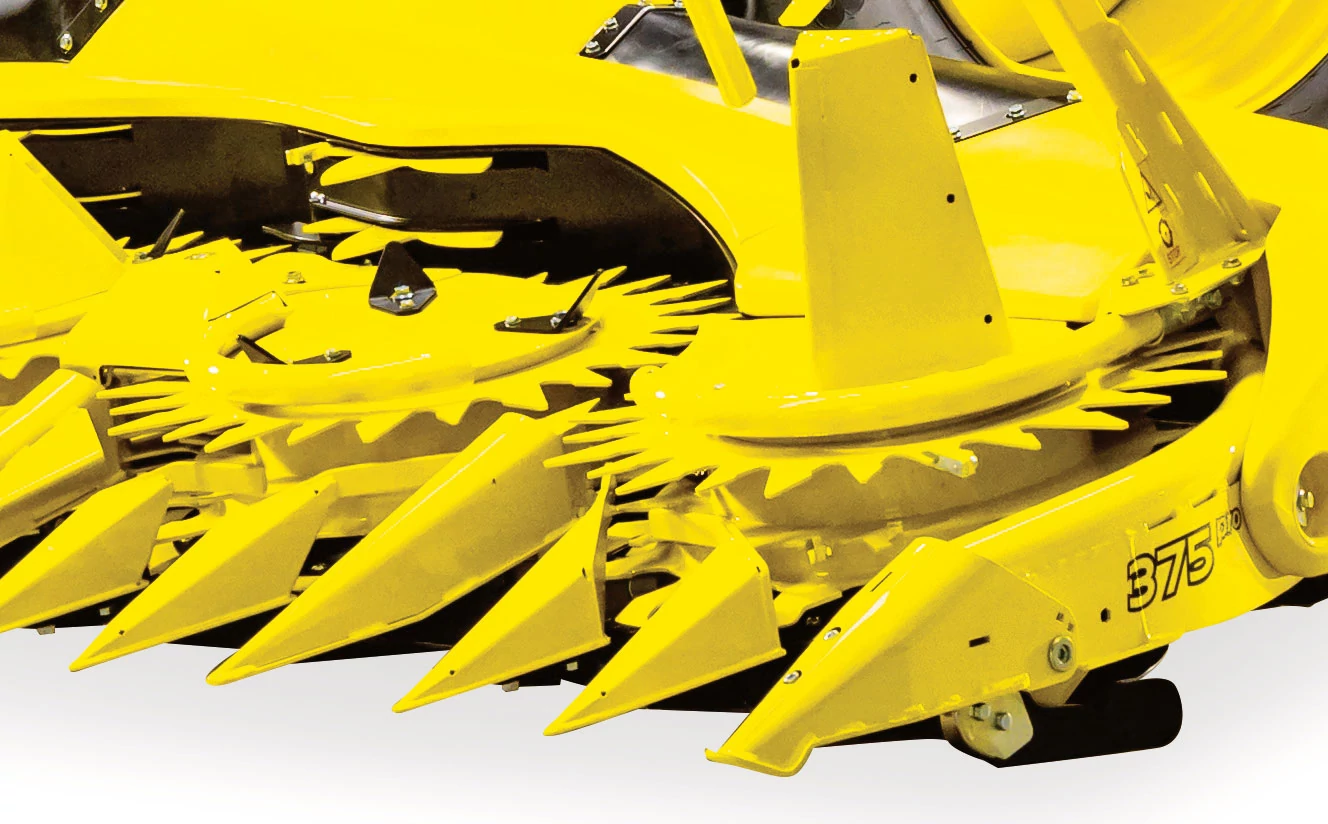 Κοντινή προβολή studio του μπροστινού αριστερού τμήματος μιας περιστροφικής κεφαλής κοπής σοδειάς 375Pro