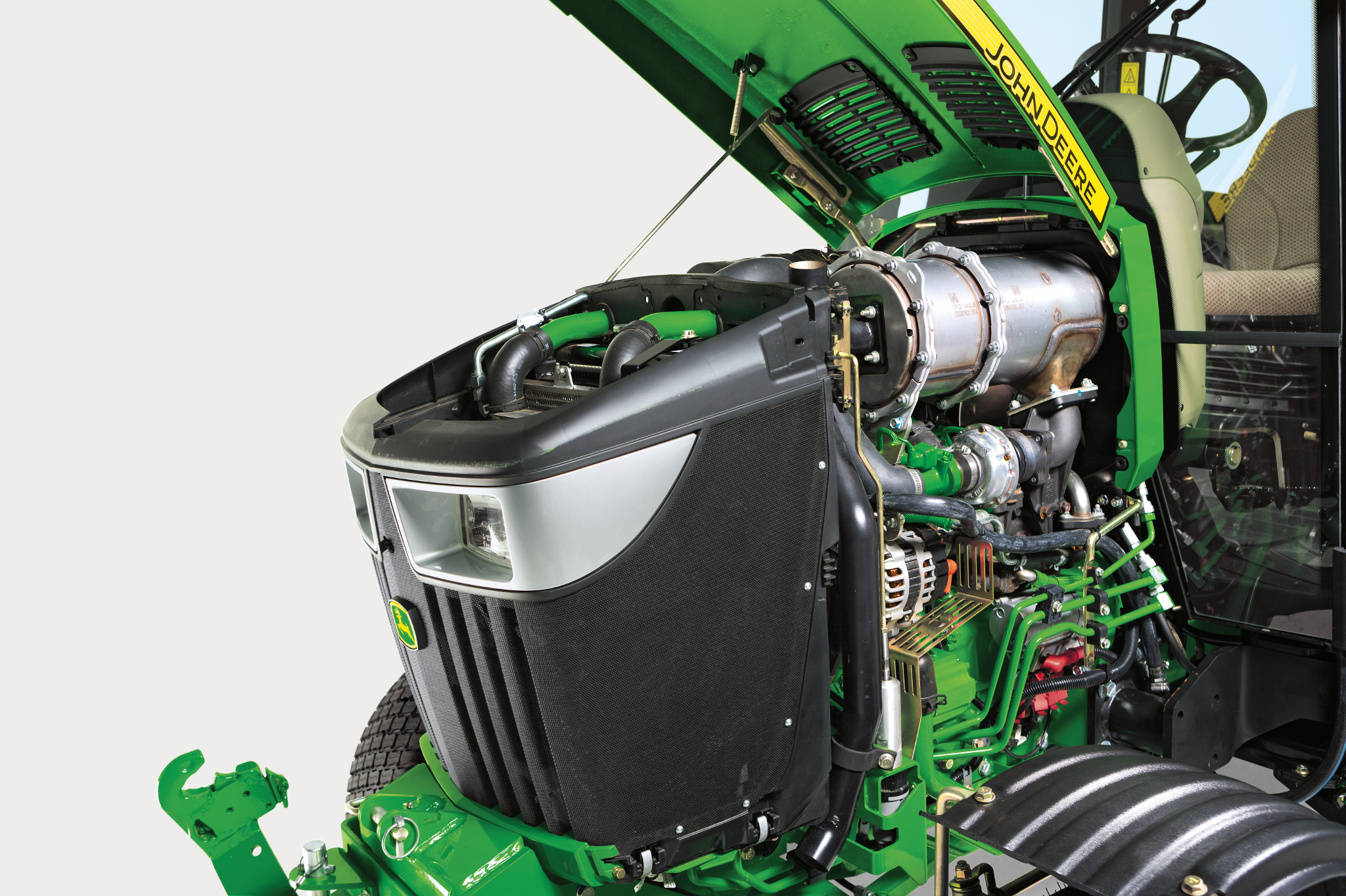 Studio 4066R - Σειρά CUT 4000, ισχυρός 4-κύλινδρος ντίζελ, κινητήρας