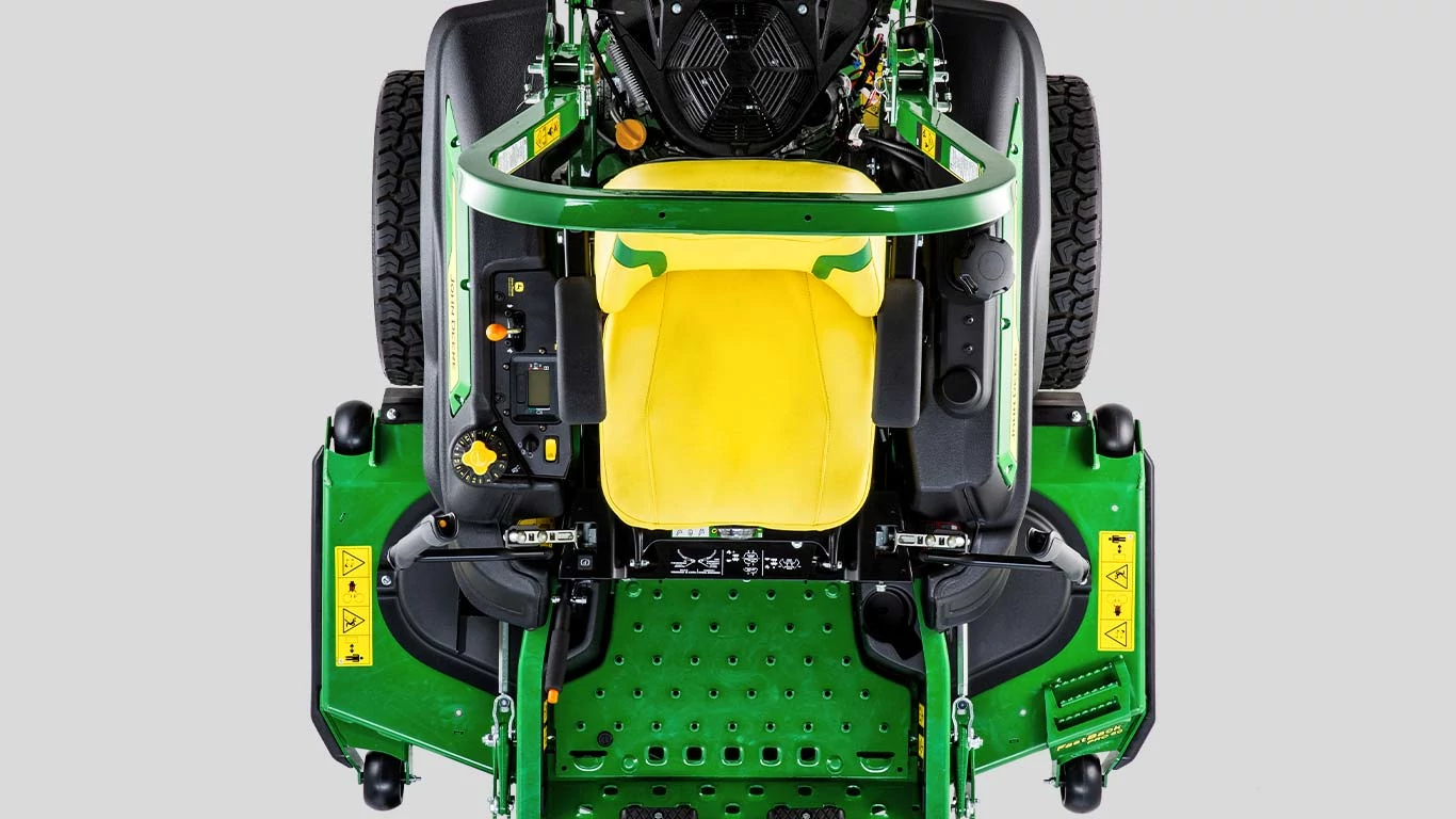 Μπροστινή όψη πράσινου χορτοκοπτικού, που δείχνει τον κομψό σχεδιασμό και το έντονο χρώμα σε ουδέτερο φόντο.