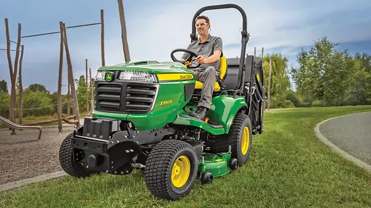 Ντιζελοκίνητο τρακτέρ χλοοκοπής John Deere