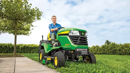 Χλοοκοπτικό τρακτέρ John Deere