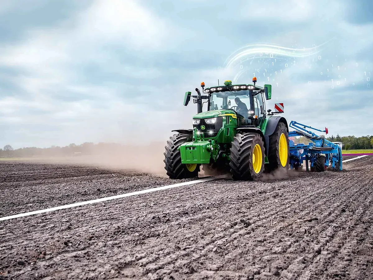 Στάδιο σποράς με τρακτέρ στο χωράφι