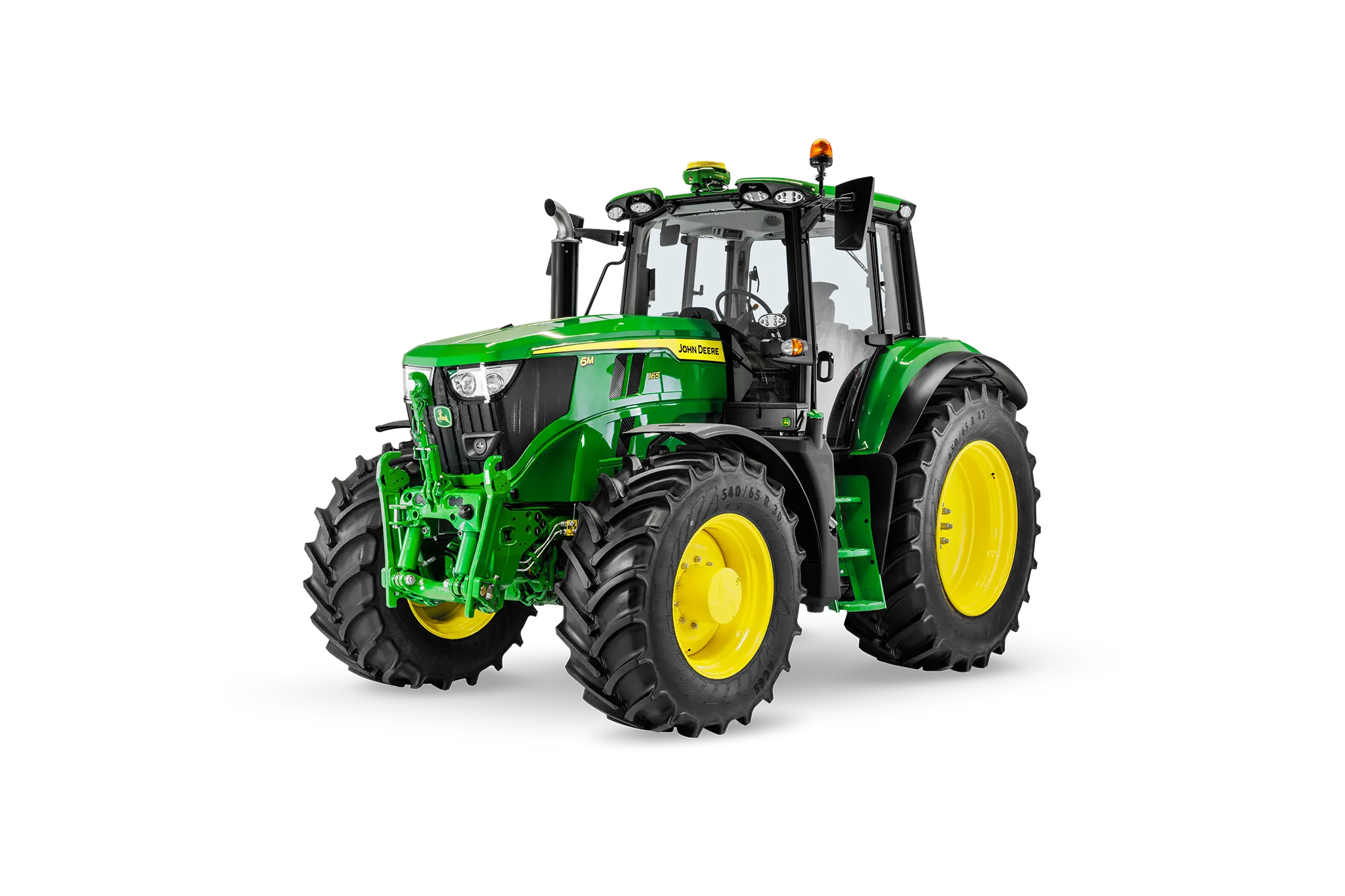 John Deere τρακτέρ 6M 165 με θέα σε στούντιο που δείχνει καμπίνα υψηλής ποιότητας και αγροτικούς τροχούς βαρέως τύπου