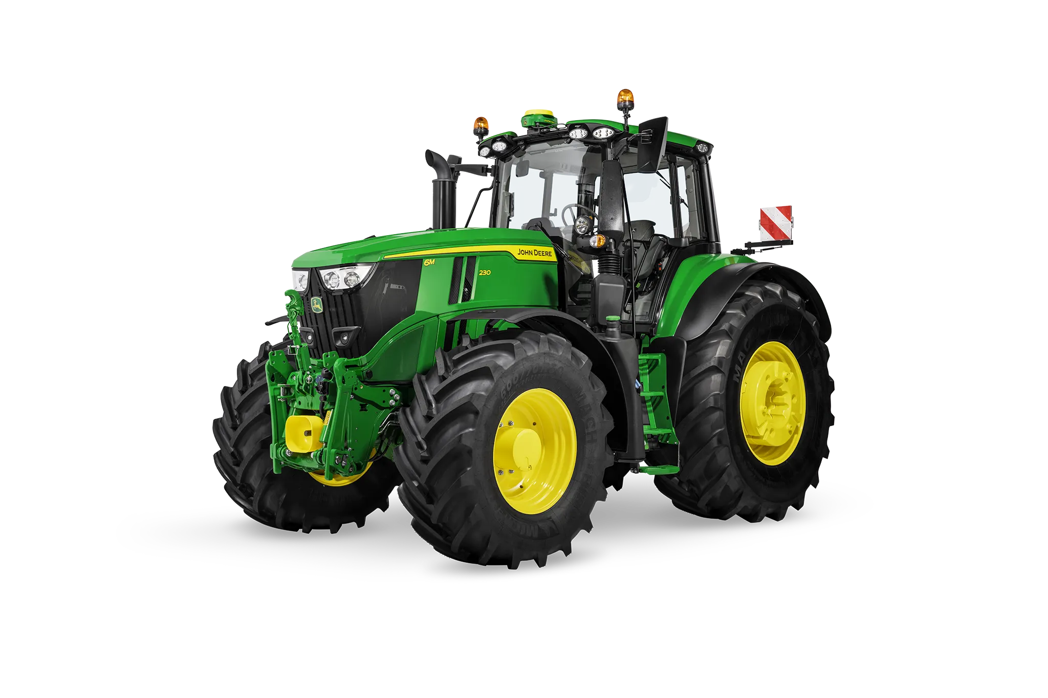 Τρακτέρ 6M 230 της John Deere σε λευκό φόντο, με μπροστινή όψη τριών τετάρτων και μεγάλα γεωργικά ελαστικά