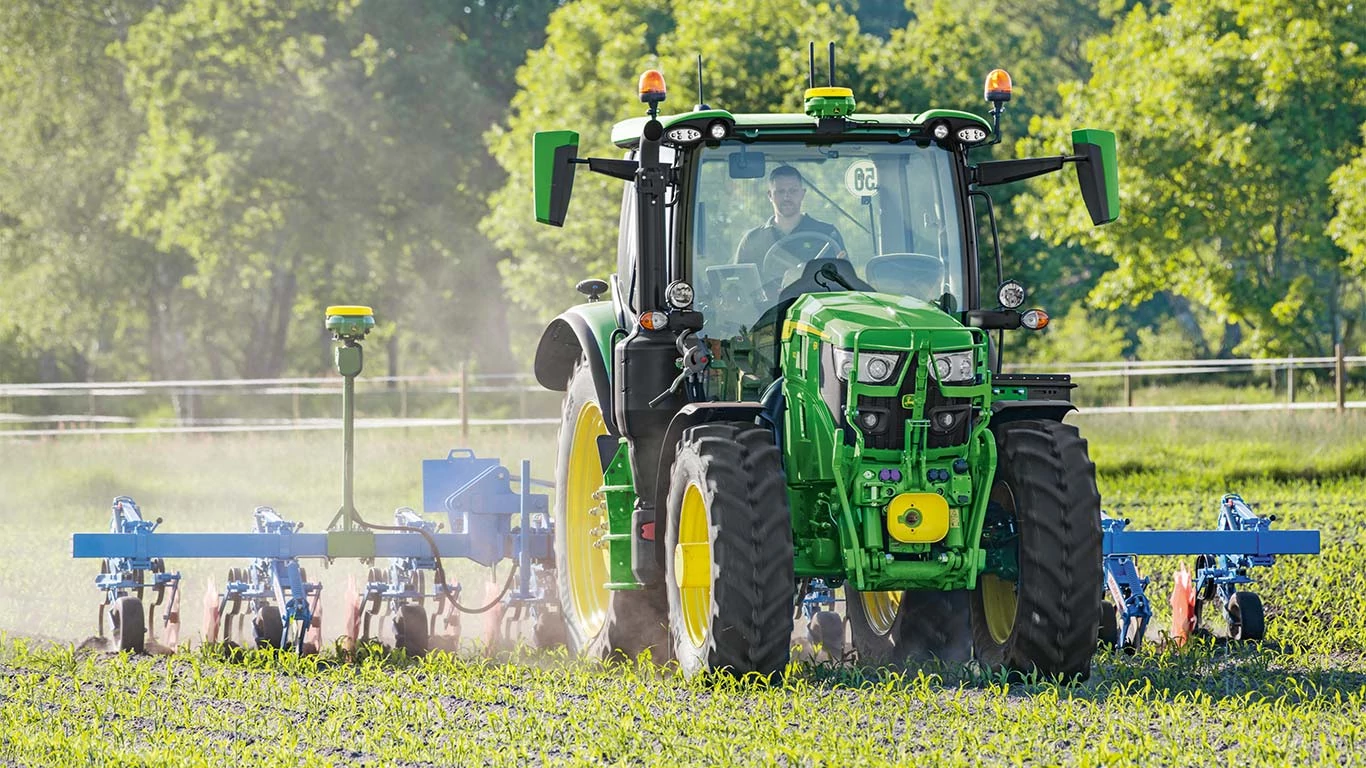 StarFire 6000 και σειρά 6R Φωτογραφία δράσης τρακτέρ - Μπροστινή δεξιά όψη